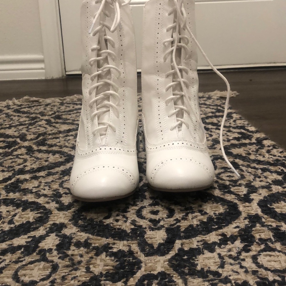 Ellie white vintage lace up boots